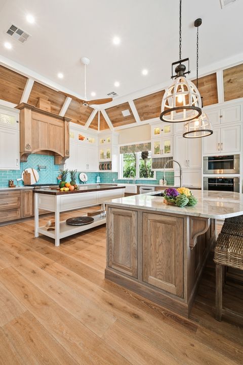 Florida Beach House Kitchen - Home Bunch Interior Design Ideas within White and Dark Brown Kitchens: A Timeless Color Palette Explained