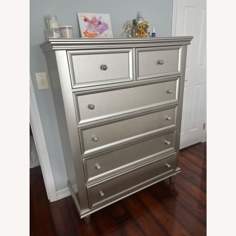 Raymour &Amp; Flanigan Tiffany Bedroom Chest Silver Glam - Aptdeco intended for