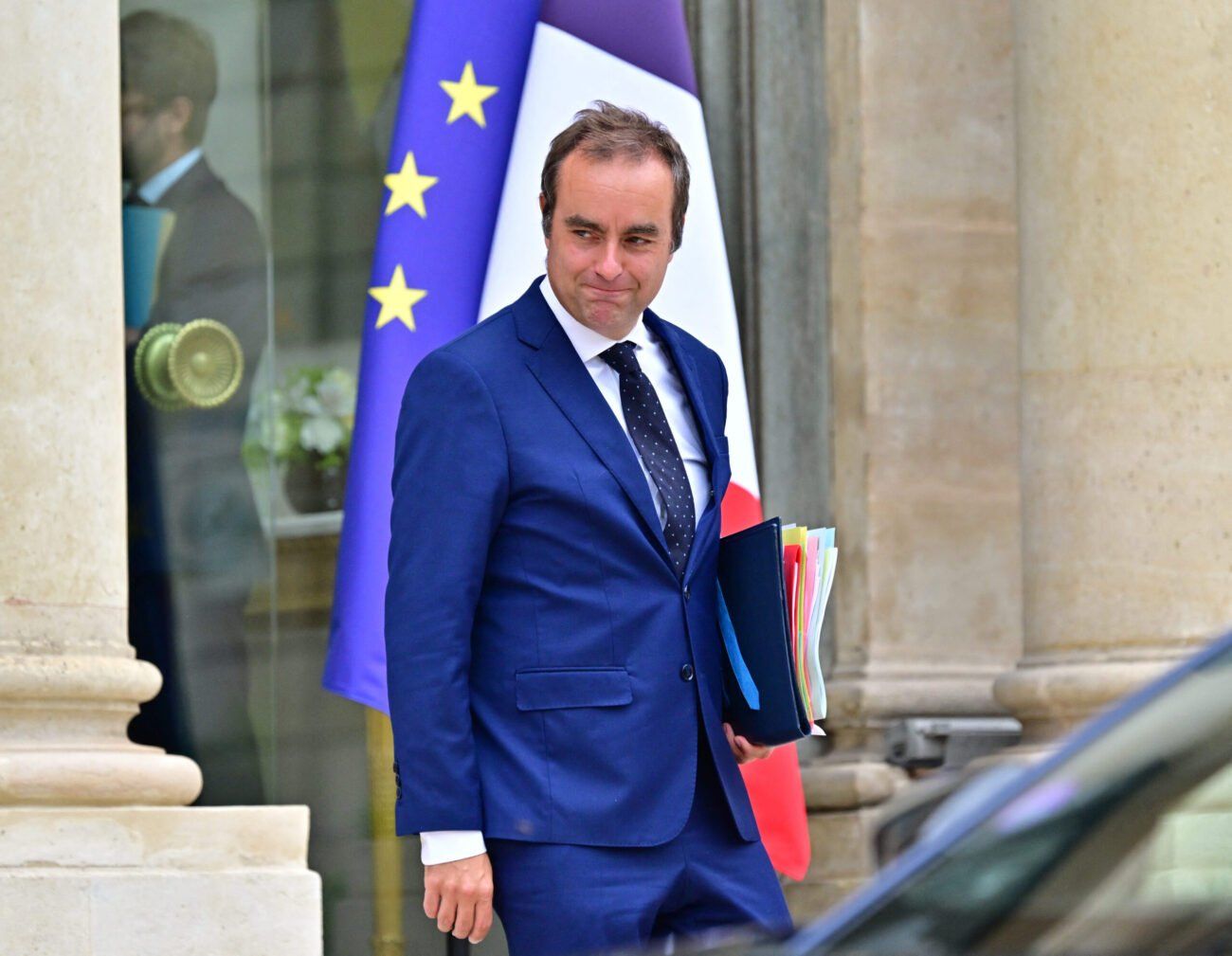 Sébastien Lecornu : Le Nouveau Premier Ministre Est-Il En Couple ? - Closer regarding A Closer Look at the Natural Beauty of vidaXL's Acacia and Mango Wood Sideboards