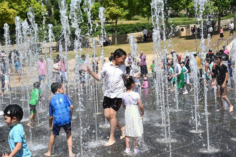 Study: Enduring Heat Waves Makes Us Age Faster - Upi.com in The Enduring Appeal of Mango Wood for Your Media Console Needs