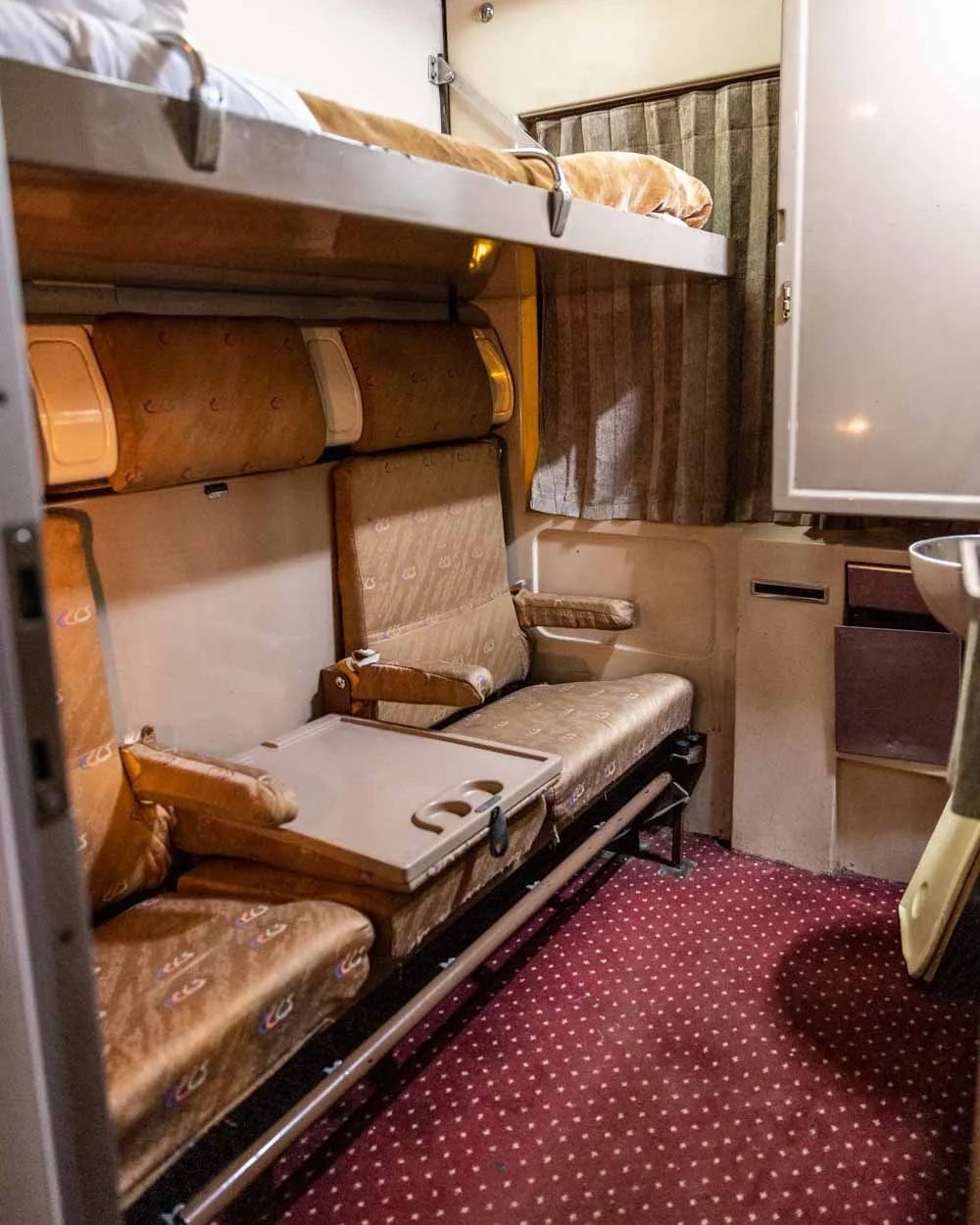 What It's Really Like On The Sleeper Train From Cairo To Luxor — Walk ... within
