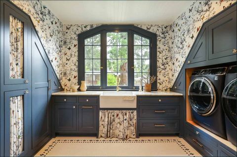 15 Classic Traditional Laundry Room Designs: Where Functionality Meets Elegance with regard to Loads Of Function In A Classic Black-And-White Laundry Room