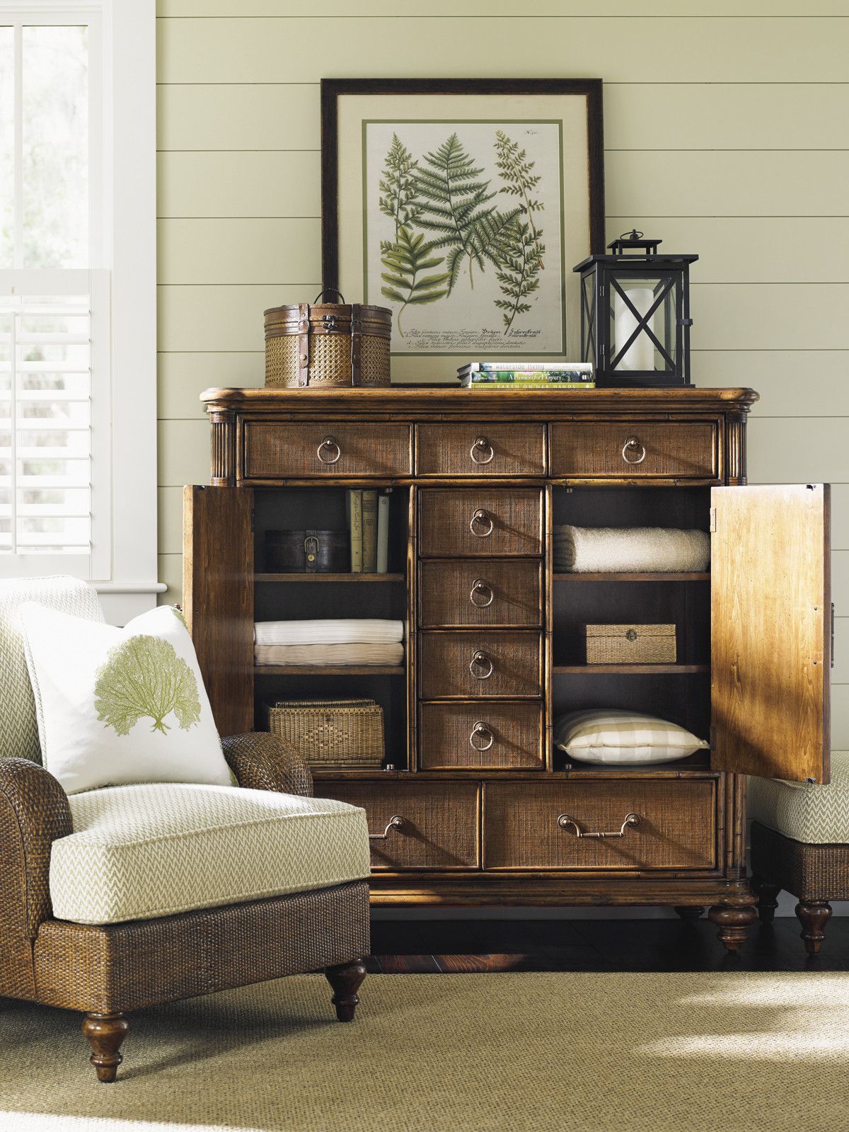 Caring for Your Balencia Gentleman’s Chest Preserving Its Legacy