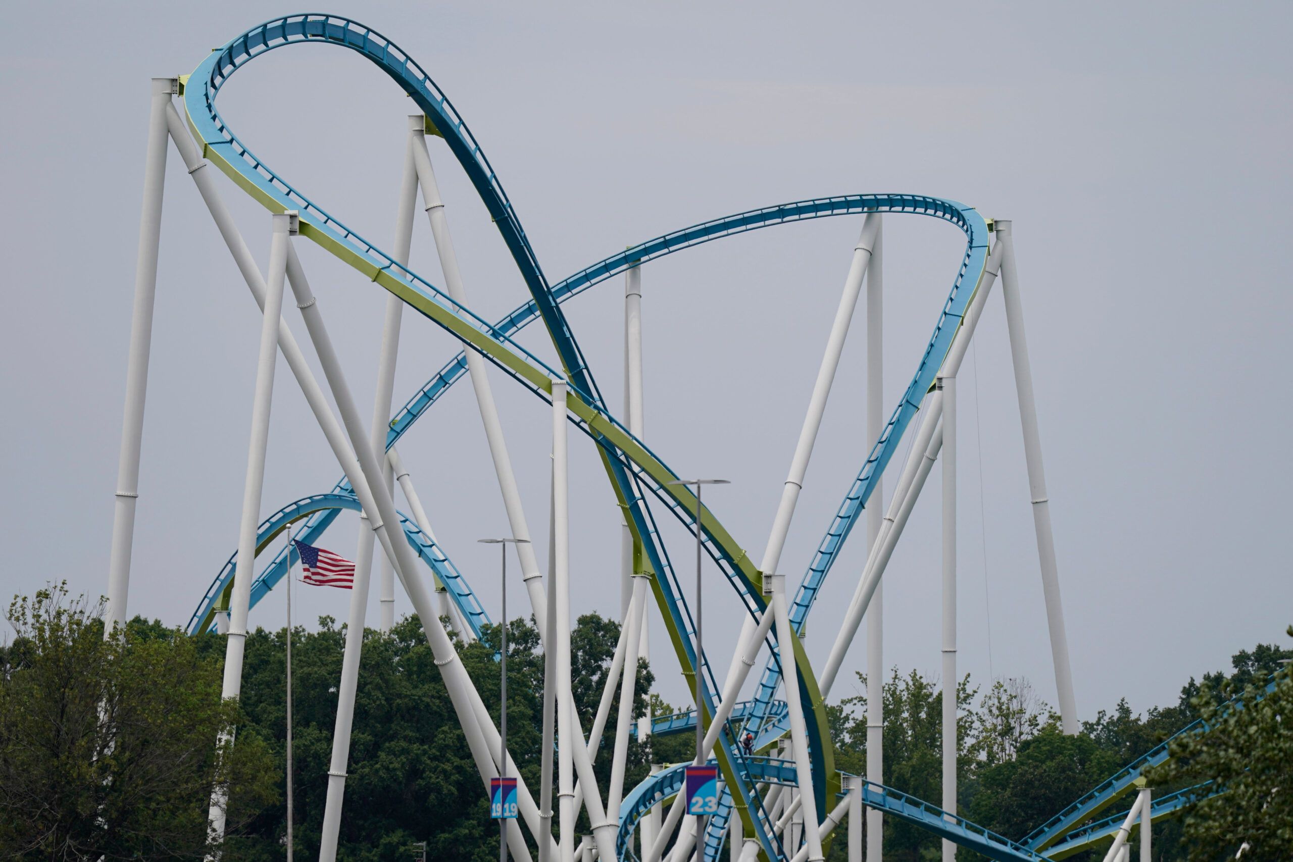 North Carolina Roller Coaster Reopens After A Large Crack Launched A ... with Coaster Felicity Contemporary 6-Drawer Wood Dresser In White