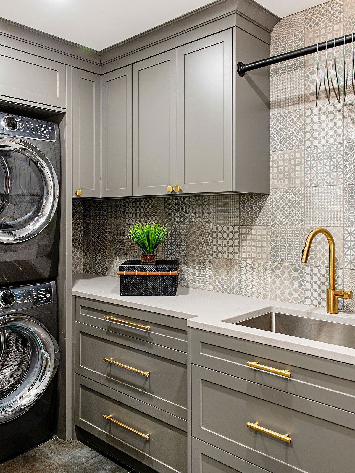 50+ Laundry Room Backsplash ( Joyful &amp; Stylish ) - Designs | Laundry ... throughout New This Week: 3 Laundry Rooms With Joyful Style