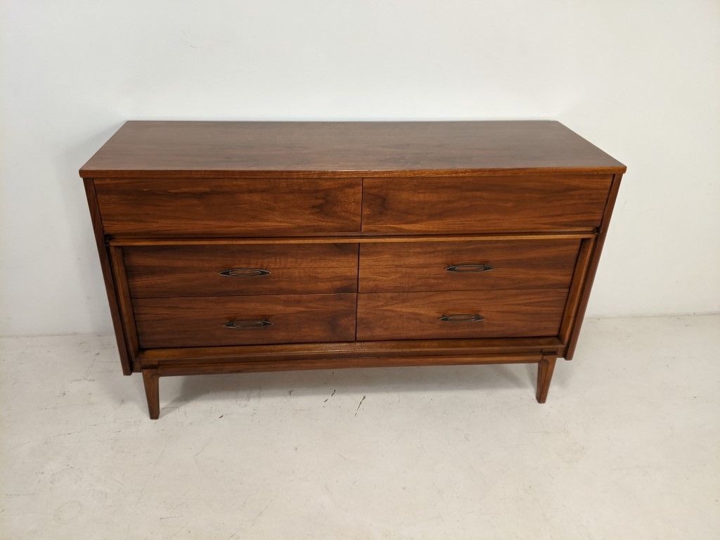 Vintage Mid Century Modern Double Walnut Low Dresser, By Hooker ... for The evolution of walnut double dressers from mid-century design movement